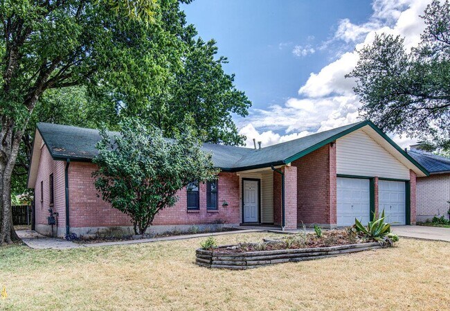 Foto del edificio - 10105 Woodland Village Dr