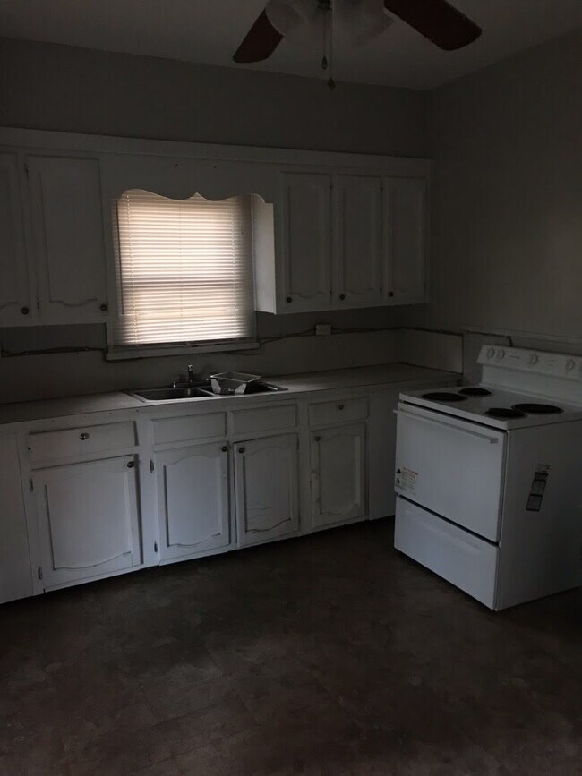 Building Photo - 4535 Whites Ferry Rd