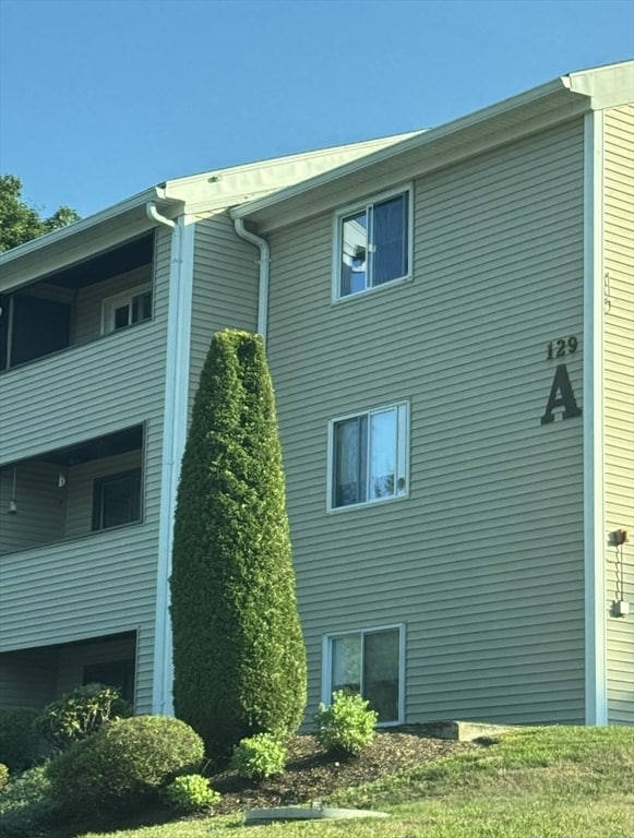 Building Photo - 129 Quaker Hwy