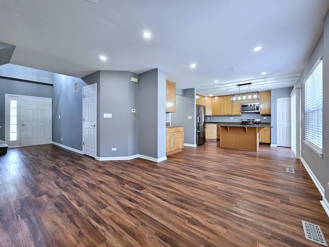 Building Photo - 464 Lancaster Dr