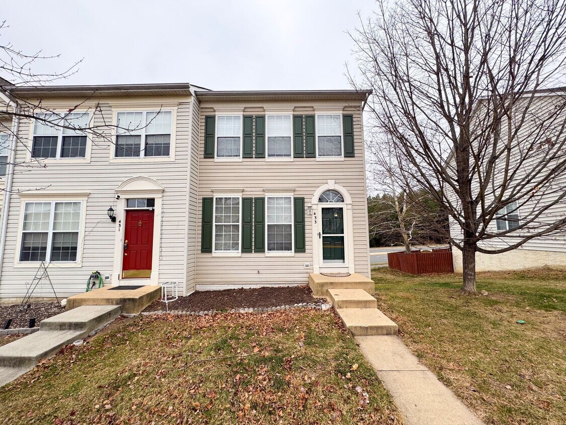 Spacious 2 Primary Beds 1 Den 3.5 Bath Townhome In Vibrant Sycamore Hill - Spacious 2 Primary Beds 1 Den 3.5 Bath Townhome In Vibrant Sycamore Hill