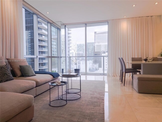 Building Photo - 1060 Brickell Ave