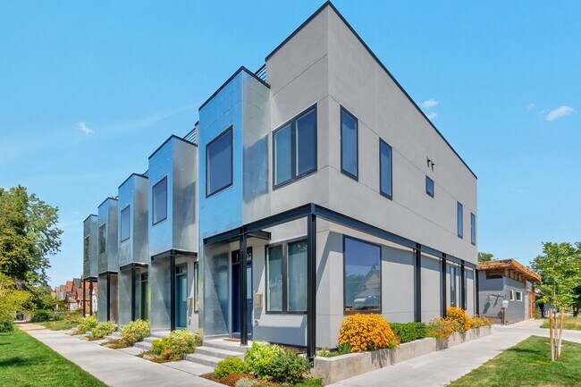 Building Photo - 3 Bed in RiNo w/ RoofTop Patio!