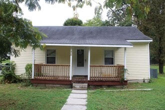 Building Photo - 516 Winstead St N