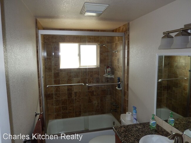 Building Photo - 3 br, 1.5 bath House - 800 Armory Lane