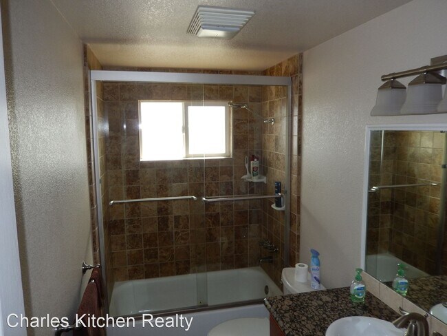 Foto del edificio - 3 br, 1.5 bath House - 800 Armory Lane