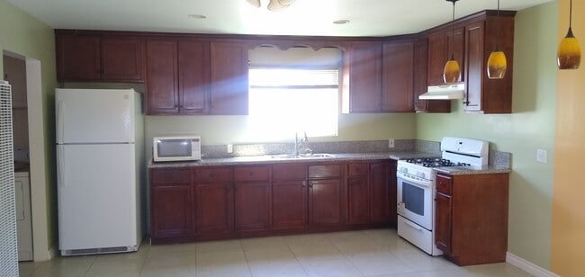 Foto del edificio - 21105 Dalton Ave