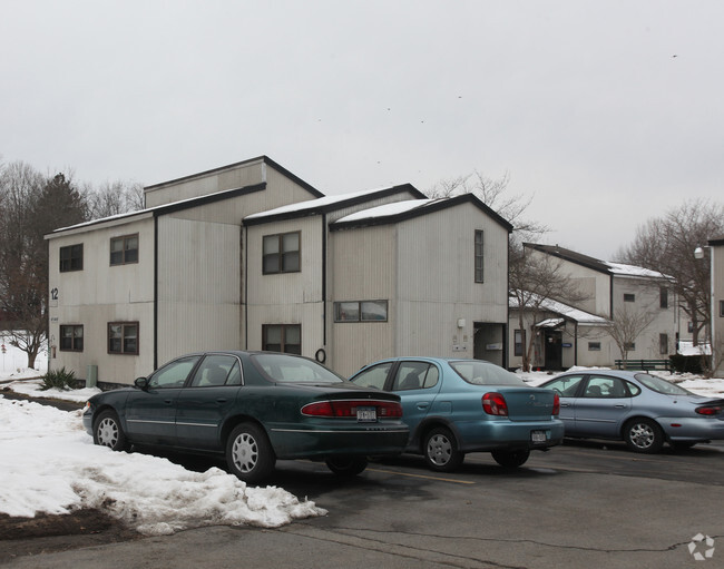Building Photo - Seven Greens Apartments