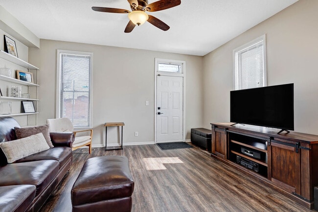 Building Photo - 729 Hamlet St