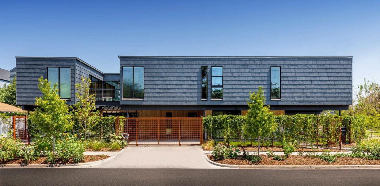 Primary Photo - 104 N Adams Ave