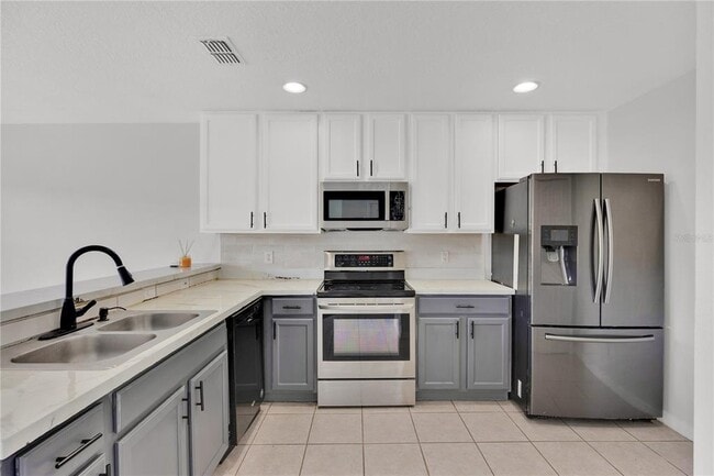 Foto del edificio - 540 Cresting Oak Cir