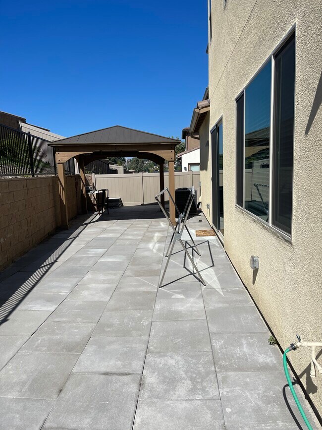 Building Photo - 1611 Laurelwood Wy