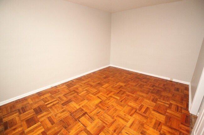 Building Photo - 454 McKnight Cir