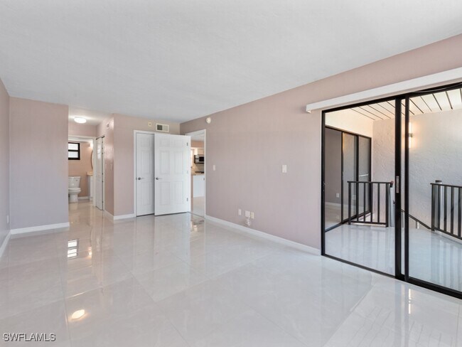 Building Photo - 1024 Anglers Cove