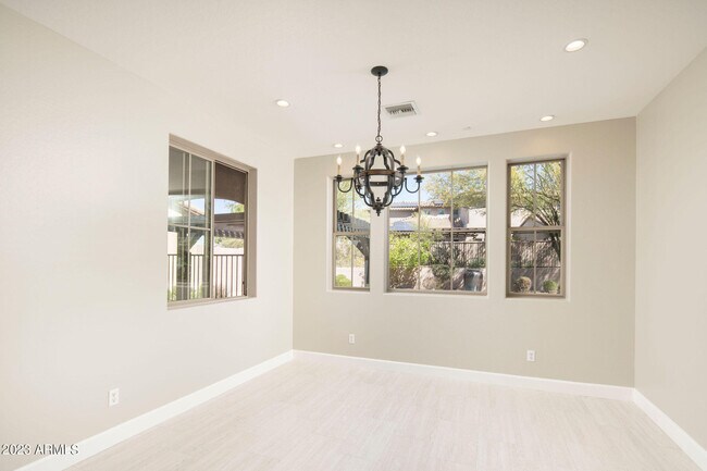 Foto del edificio - 9818 E Edgestone Dr