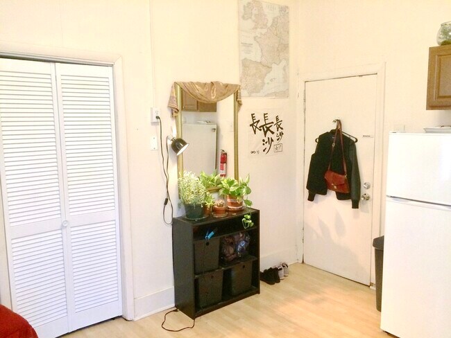 Foto del edificio - 2121 Spring Garden St