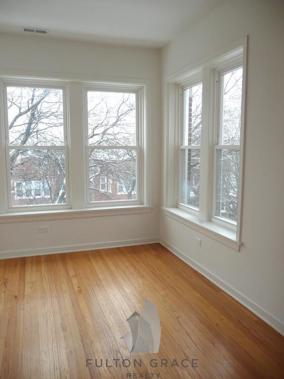 Building Photo - 4952 N Ridgeway Ave