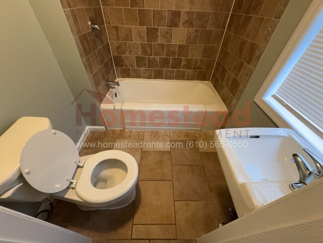 Building Photo - 3 BED, 2 BATH EDDYSTONE HOME