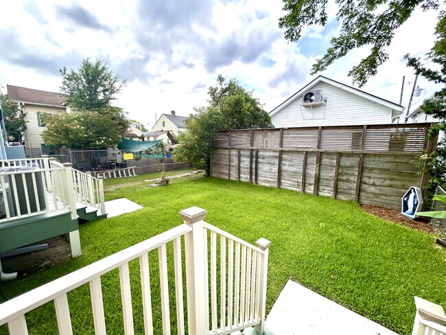 Building Photo - 3047 Maurepas St