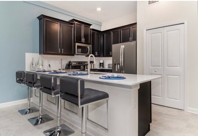 Foto del edificio - BEAUTIFUL CHAMPIONS GATE 2 BED 2 BATH COND0  w/GARAGE - FULLY FURNISHED - 12 MONTH RENTAL