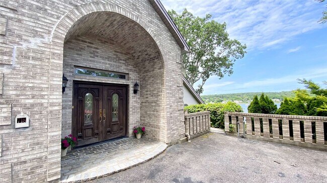 Foto del edificio - 718 Sound View Rd