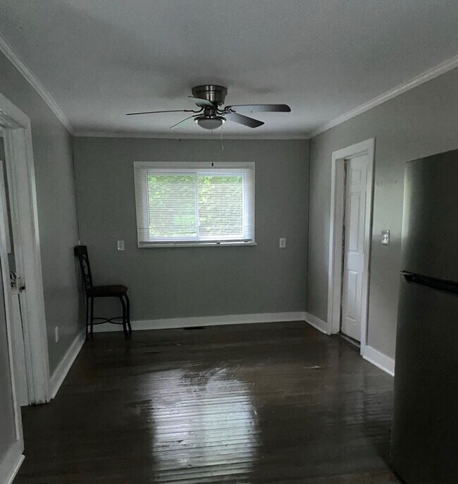 Foto del edificio - 2 Bed House w/ carport, central HVAC & woo...