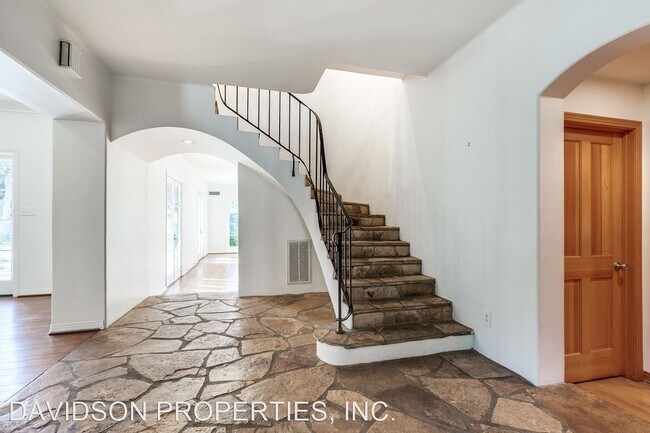 Building Photo - 5 br, 4 bath House - 724 Alta Ave