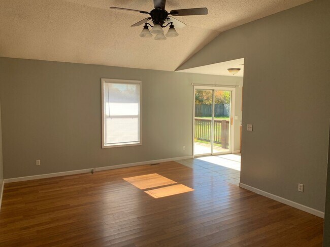 Building Photo - 3 Bed/3 Bath home in Nixa, MO