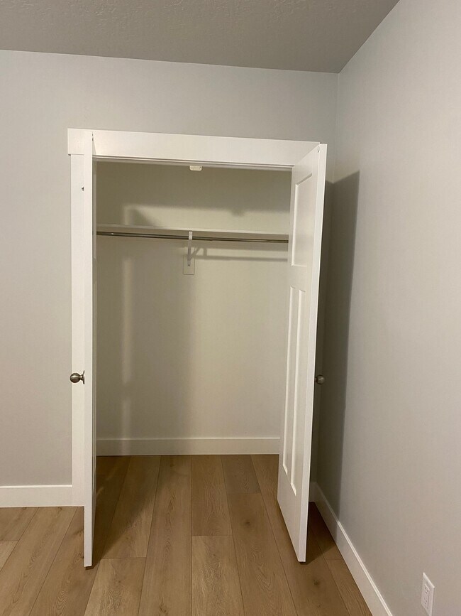 Building Photo - 204 W 480 S