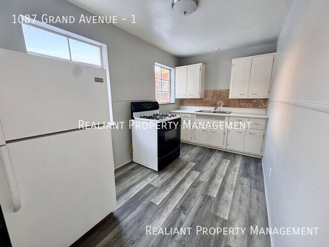 Foto del edificio - 1087 Grand Ave