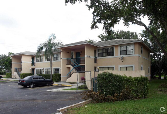 Foto del edificio - 11570-11584 NW 42nd St