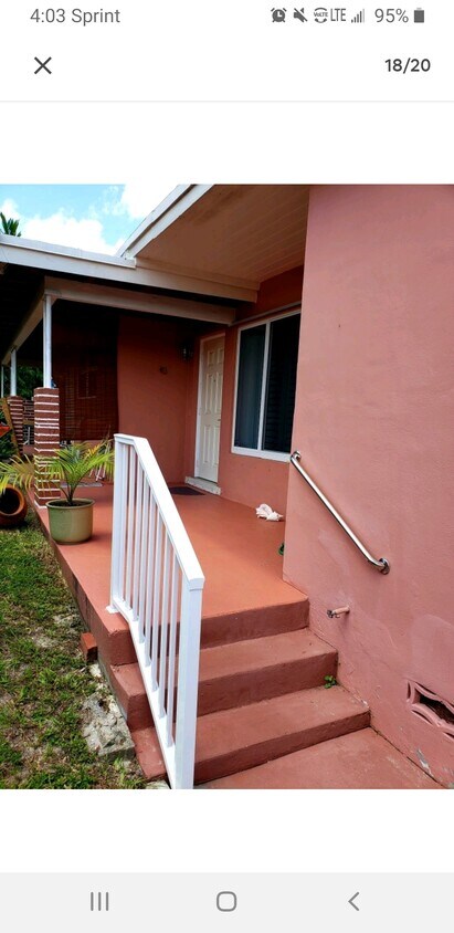 Steps to front door - 433 SE 5th St