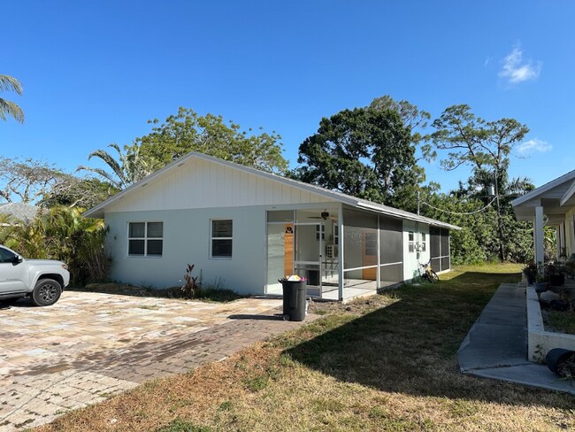 Foto del edificio - 10281-10283 Carolina St