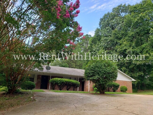 Building Photo - AWESOME STEPLESS BRICK RANCH DUPLEX / PRIV...
