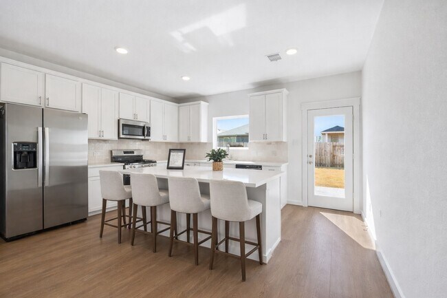 Foto del edificio - 4418 Azalea Blossom Rd