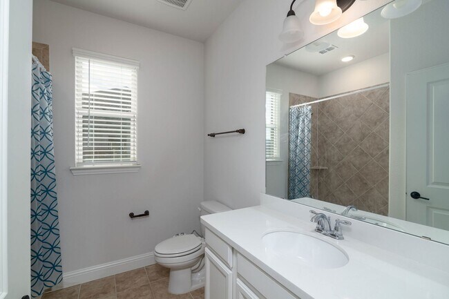 Building Photo - AVAILABLE NOW!  Beautiful 4 Bedroom, 3 Car...