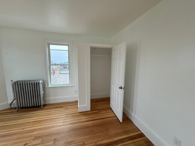 Foto del edificio - 96 Webster Ave