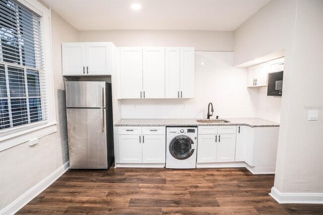 Foto del edificio - 1700 Park St N