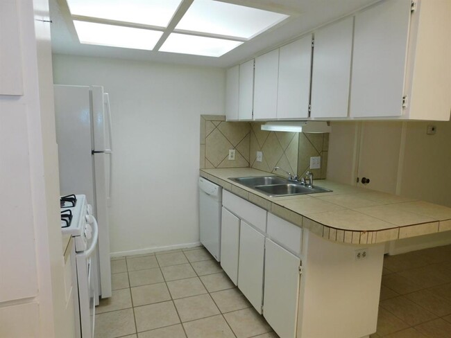 Foto del edificio - 8208 Hood Cir