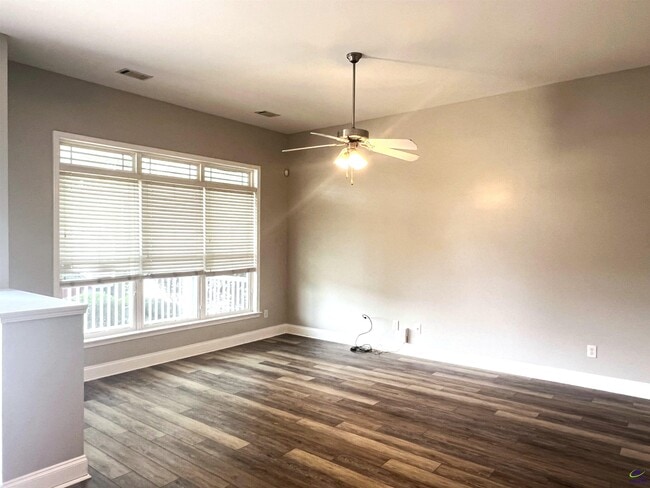Building Photo - 760 Ivy Brook Way