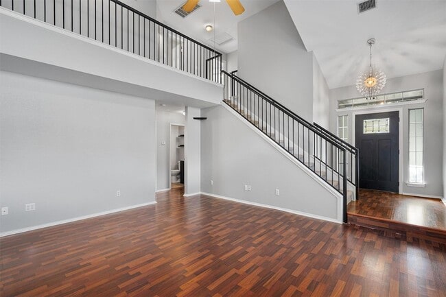Building Photo - 1713 Darjeeling Dr
