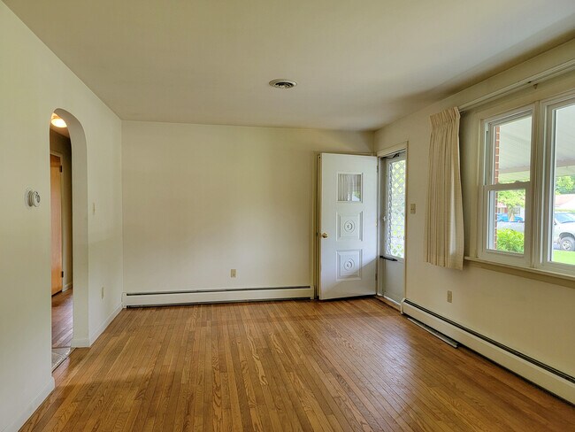 Foto del edificio - 630 Hampden Rd