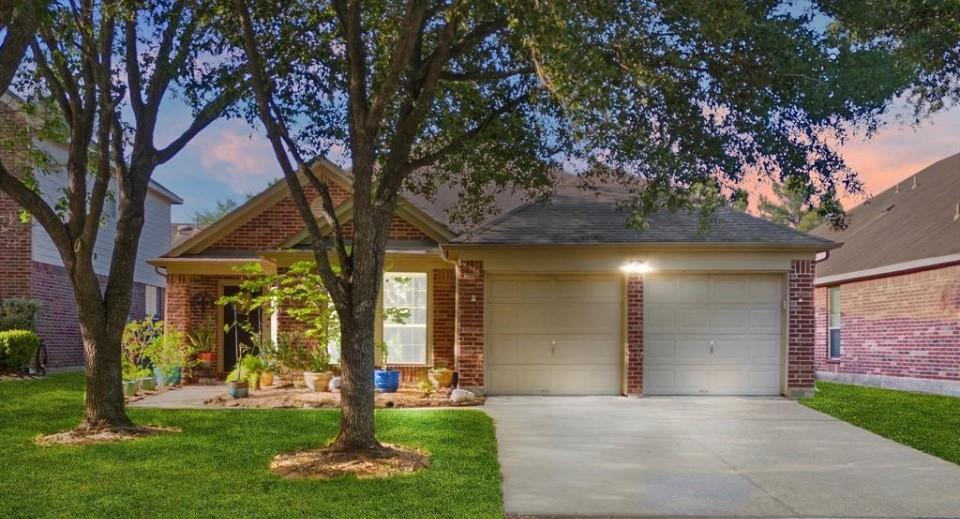 Foto principal - 20210 Emerald Cliff Ln
