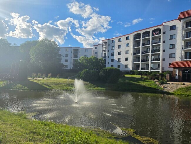 Foto del edificio - 375 Plum Creek Dr