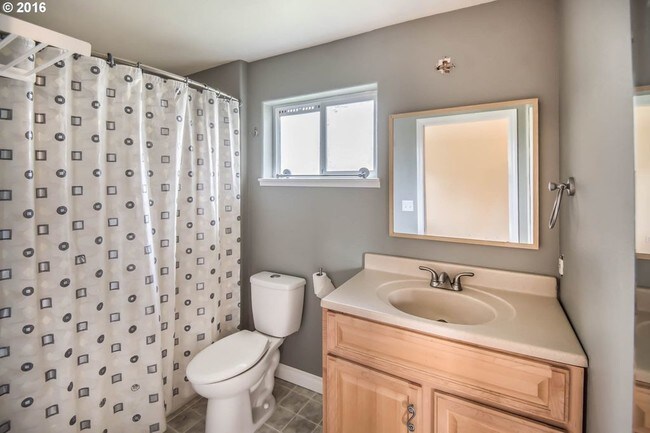 Foto del edificio - 1318 NE Rosa Parks Way