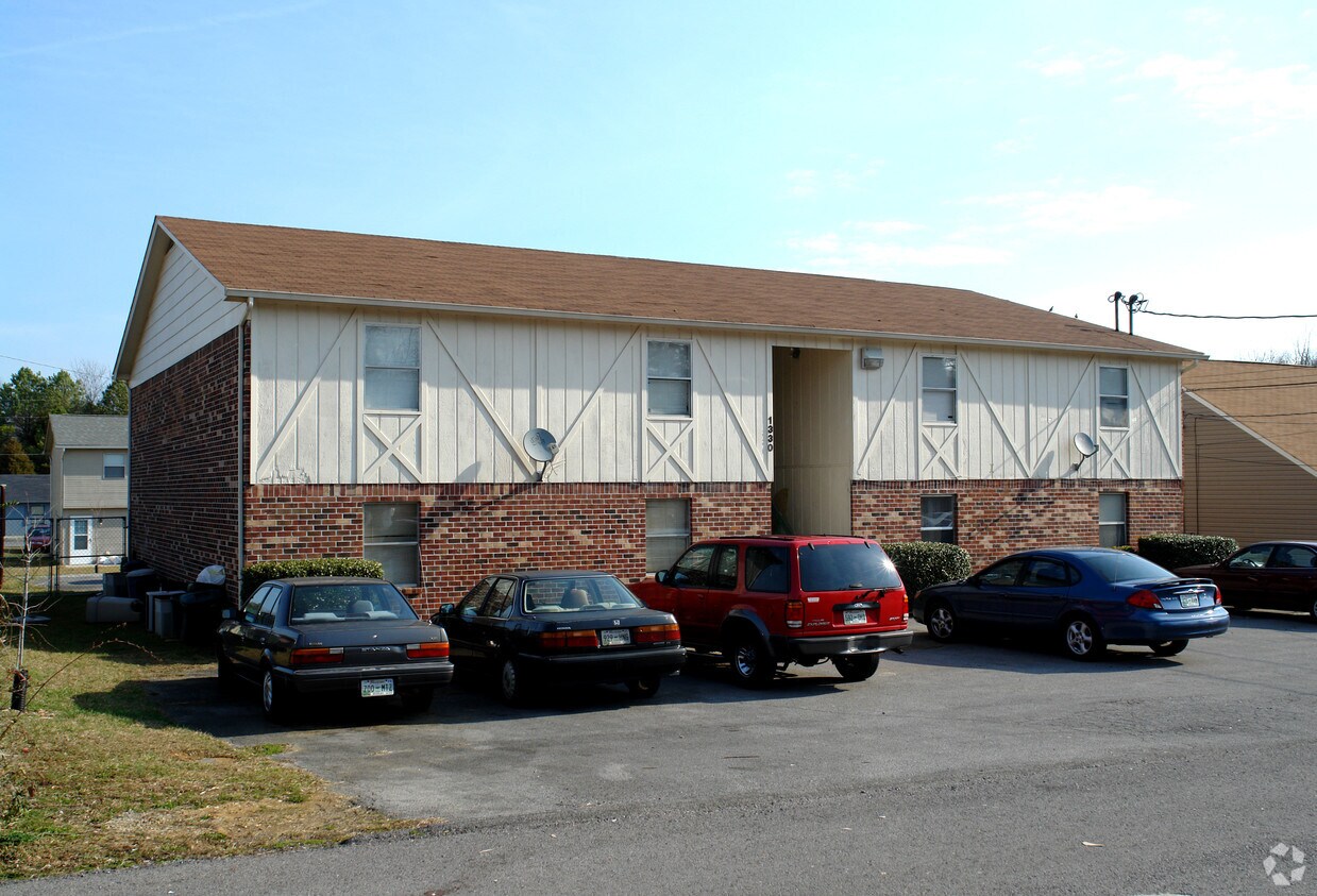 Building Photo - 1330-1380 NW Village Oak Cir