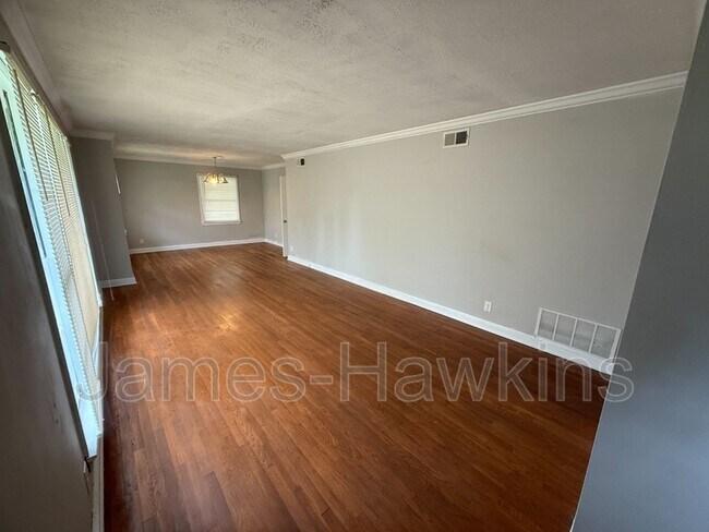 Building Photo - 3554 Cambridge Rd