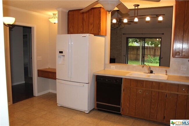 Foto del edificio - 718 Queenswood Trail