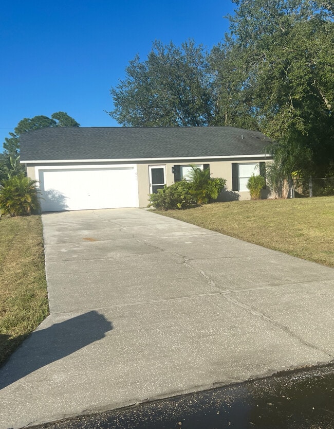 Building Photo - 611 Seaport Ter SE