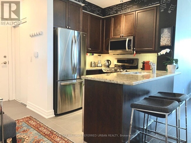 Photo du bâtiment - 500-1500 St Clair Ave W